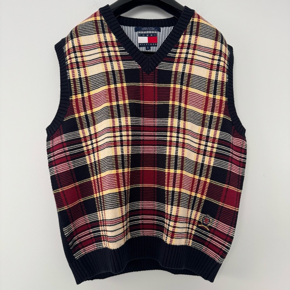 Vtg Tommy Hilfiger Red Plaid Knit V-Neck Sweater Vest Embroidered Crest Mens M